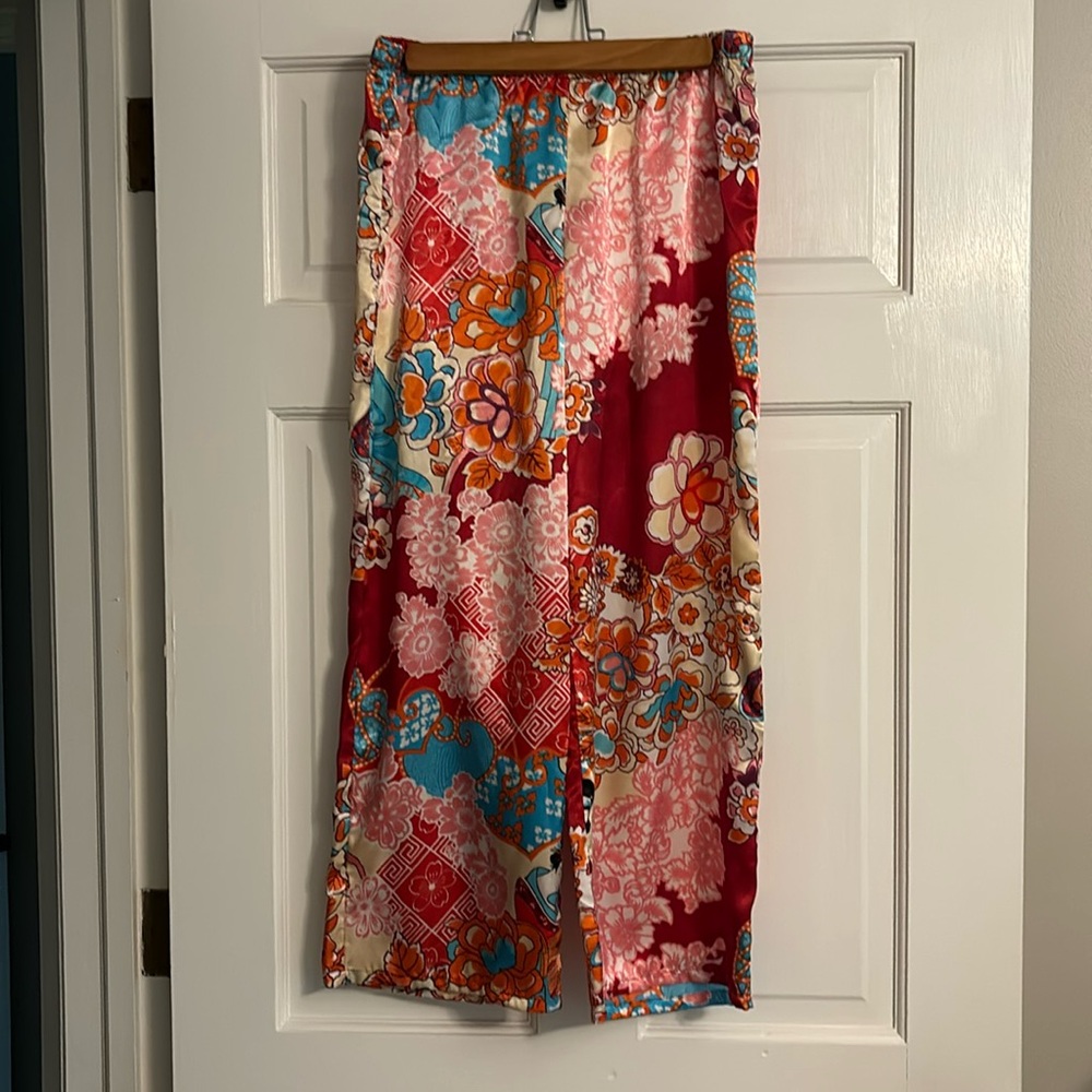 Natori lounging pants. Excellent condition.